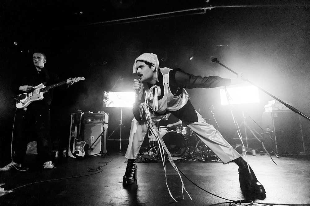 Model/Actriz ao vivo