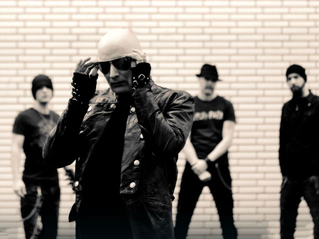 Imagem com os quatro integrante da banda Tiamat