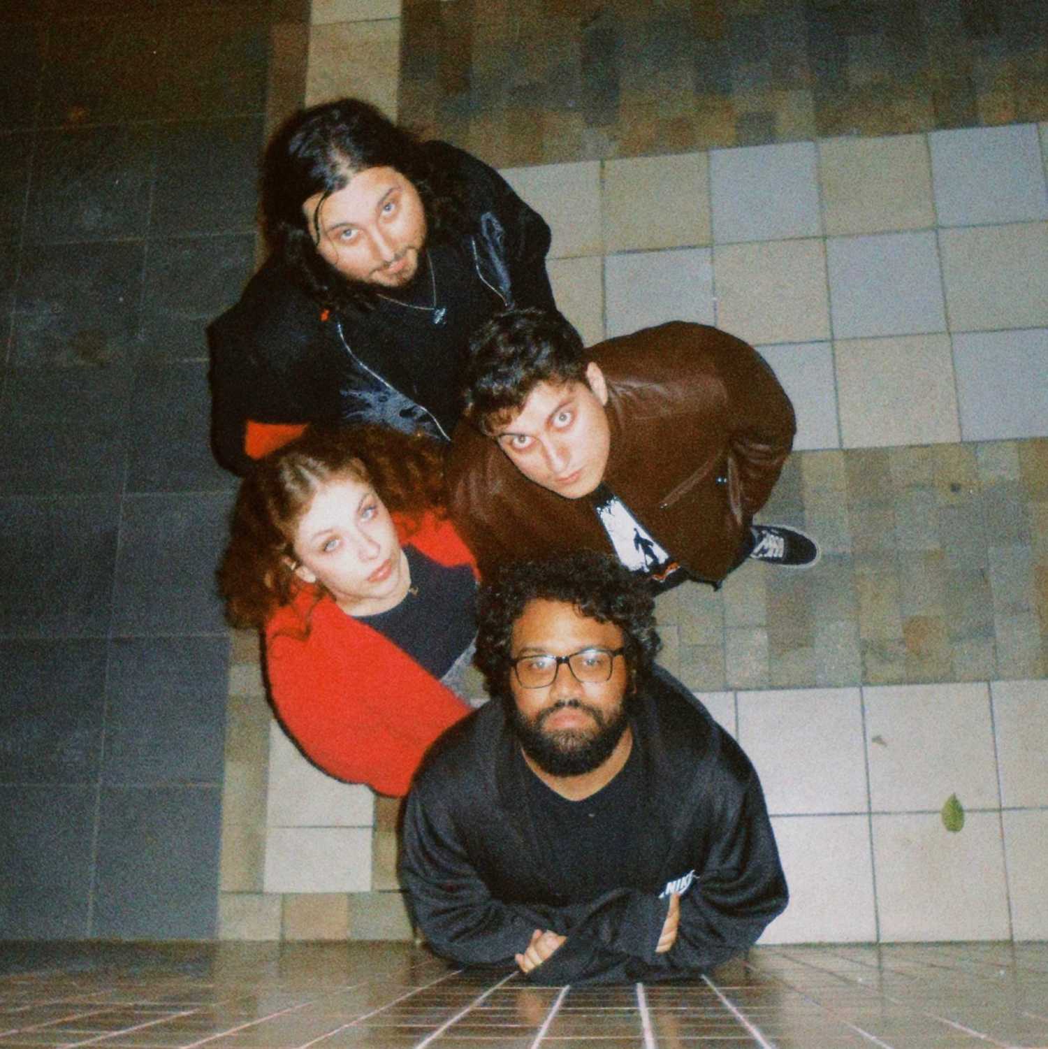 Velavulto estreia com o single “Mudança”, equilibrando barulho, intensidade e delicadeza