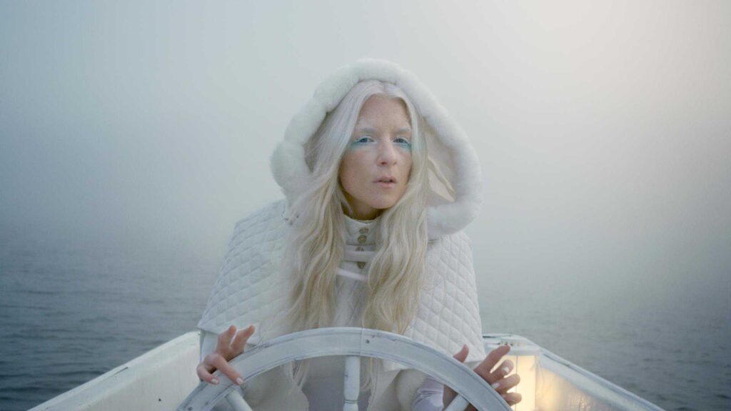 iamamiwhoami | ionnalee faz apresentação emocionante em São Paulo com show especial do disco BLUE