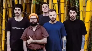De Carne e Flor quebrando tudo com Em Teus Olhos Vejo Fendas