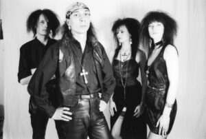 Two Witches reflete sobre o disco “The Vampire’s Kiss” mais de 30 anos após o seu lançamento.