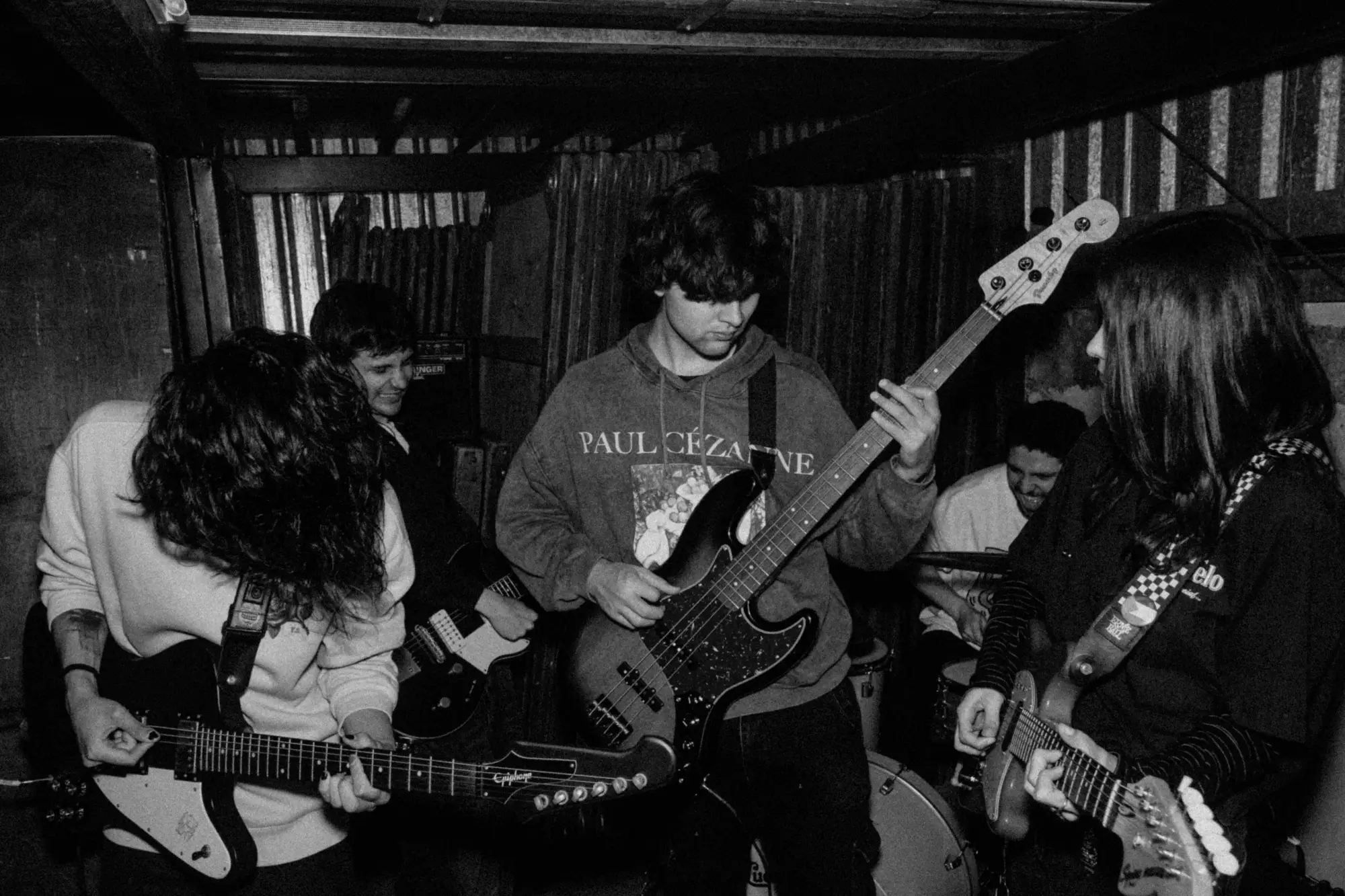 RosaViolento: quinteto de pós-punk/shoegaze costa-riquenho lança disco novo