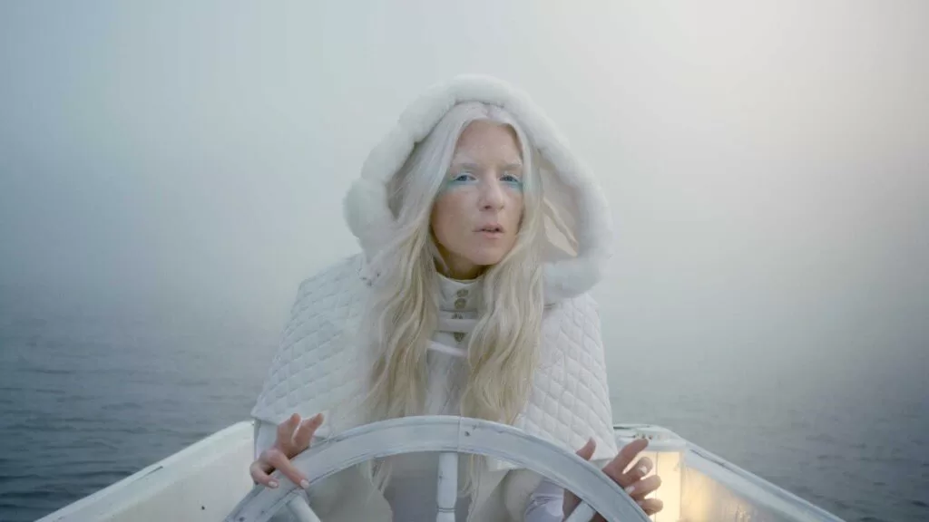 iamamiwhoami faz apresentação emocionante em São Paulo com show especial do disco BLUE